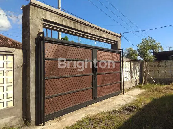 image DIJUAL CEPAT! TANAH 1400 M2 DAN BANGUNAN, HANYA 600 METER KE JALAN RAYA UTAMA (2)