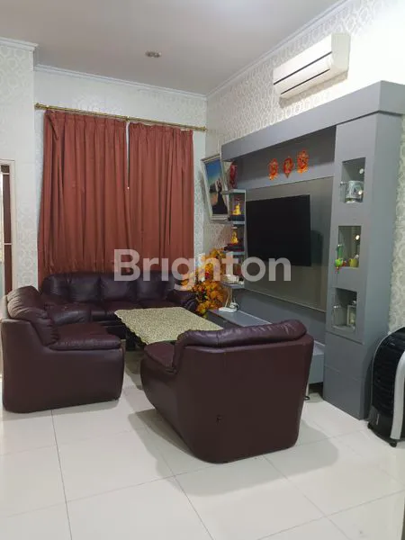 image RUMAH 3.5 LANTAI JELAMBAR DALAM KOMPLEK  (1)