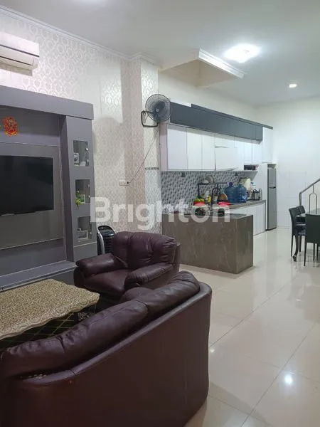 image RUMAH 3.5 LANTAI JELAMBAR DALAM KOMPLEK  (6)
