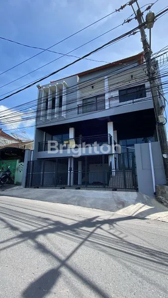 GEDUNG DISEWAKAN DI JALAN TANGKUBAN PERAHU – LOKASI STRATEGIS