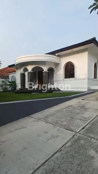 image RUMAH MEWAH DENGAN TAMAN LUAS & KOLAM RENANG KEMANG, JAKARTA SELATAN (1)