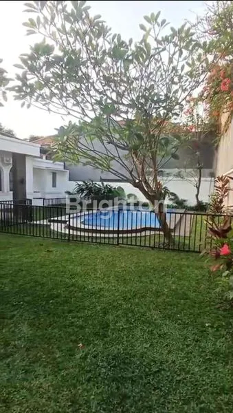 image RUMAH MEWAH DENGAN TAMAN LUAS & KOLAM RENANG KEMANG, JAKARTA SELATAN (8)