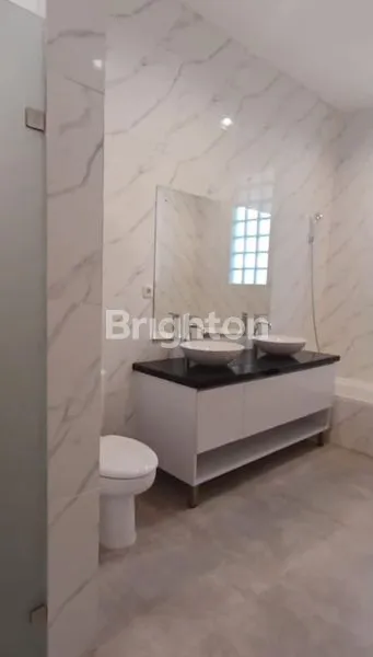 image RUMAH MEWAH DENGAN TAMAN LUAS & KOLAM RENANG KEMANG, JAKARTA SELATAN (3)