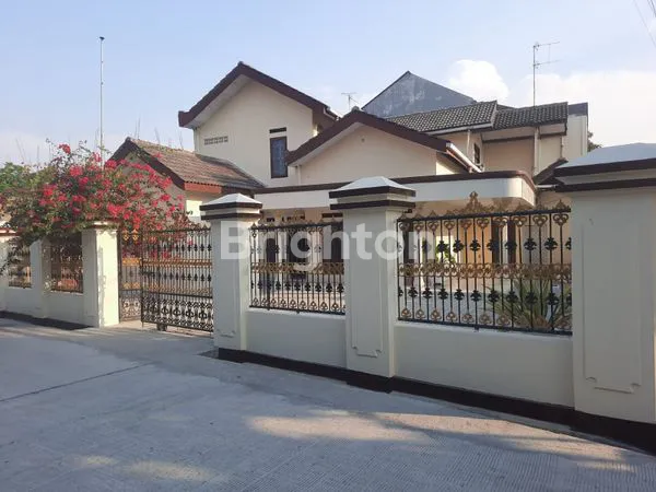 image RUMAH MEWAH 2 LANTAI SIAP HUNI DI WISMA SEROJA, BEKASI UTARA – SHM. (2)