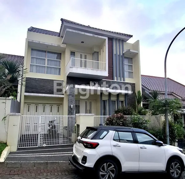image RUMAH 2 LANTAI, 8 KAMAR TIDUR, SEMI FURNISH DI VPT TIDAR MALANG (1)