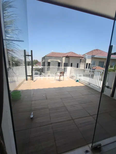 image RUMAH RAYAN REGENCY SEMI FURNISHED SELANGKAH DARI DIAN ISTANA !! (8)