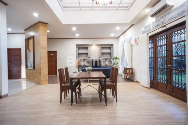 image KOMPLEKS MARGOREJO 2,5LT SEMI FURNISH NEGO (1)