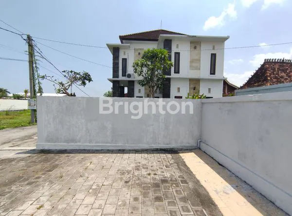 VILLA 1 LANTAI DI DEKAT PANTAI KEDUNGU