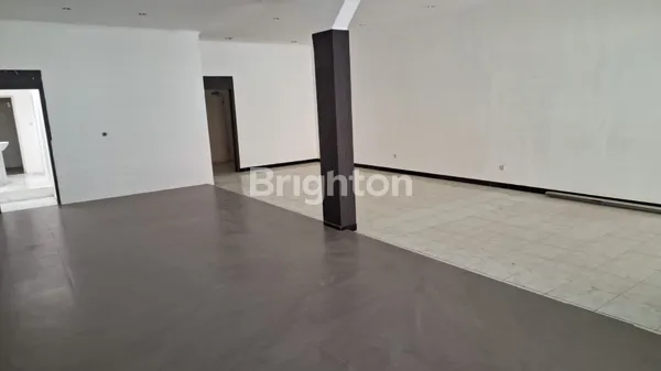 image ROW JALAN LEBAR BANGUNAN COCOK UNTUK KANTOR DAN BANK LOKASI R.A KARTINI SURABAYA !! (2)