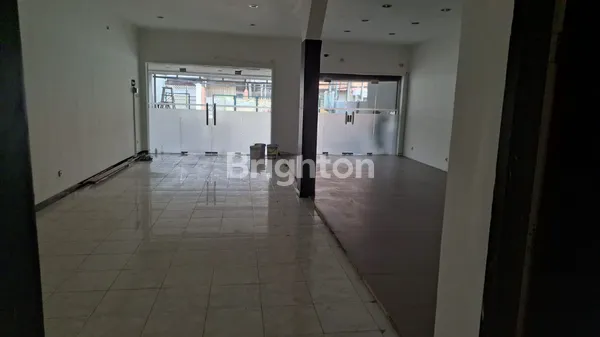 image ROW JALAN LEBAR BANGUNAN COCOK UNTUK KANTOR DAN BANK LOKASI R.A KARTINI SURABAYA !! (4)
