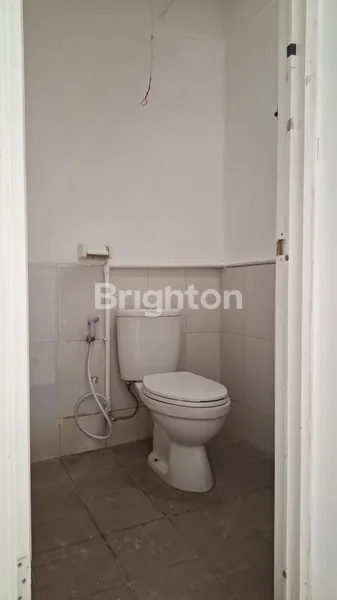 image ROW JALAN LEBAR BANGUNAN COCOK UNTUK KANTOR DAN BANK LOKASI R.A KARTINI SURABAYA !! (8)