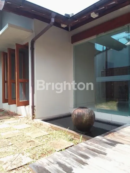 image LANGKA! RUMAH 250M² PINGGIR JALAN BSD  — COCOK BUAT USAHA, LOKASI BISNIS STRATEGIS HARGA DI BAWAH PASAR! (6)