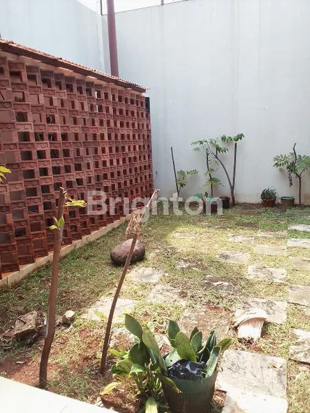 image LANGKA! RUMAH 250M² PINGGIR JALAN BSD  — COCOK BUAT USAHA, LOKASI BISNIS STRATEGIS HARGA DI BAWAH PASAR! (5)