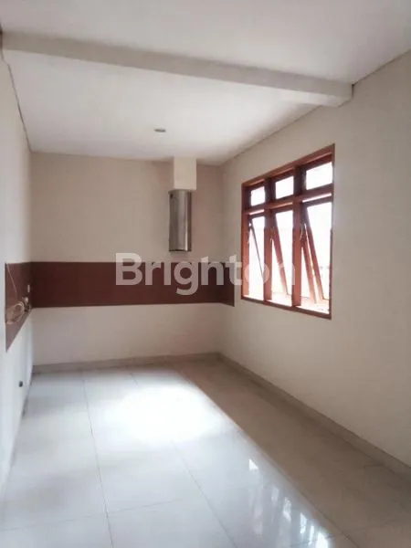 image LANGKA! RUMAH 250M² PINGGIR JALAN BSD  — COCOK BUAT USAHA, LOKASI BISNIS STRATEGIS HARGA DI BAWAH PASAR! (7)