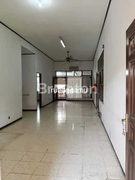 image RUMAH LOKASI PALING DICARI DAN STRATEGIS  DEKAT HR MUHAMMAD SUKOMANUNGGAL LENMARC PAKUWON MALL HOKKY MITRA KELUARGA (2)