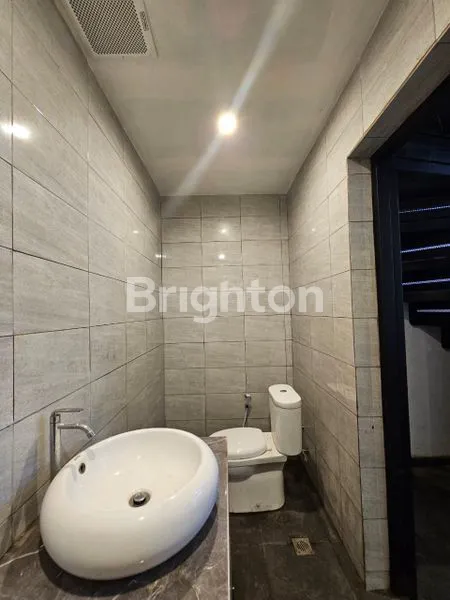 image RUMAH MODERN MINIMALIS 2 LANTAI DENPASAR (2)