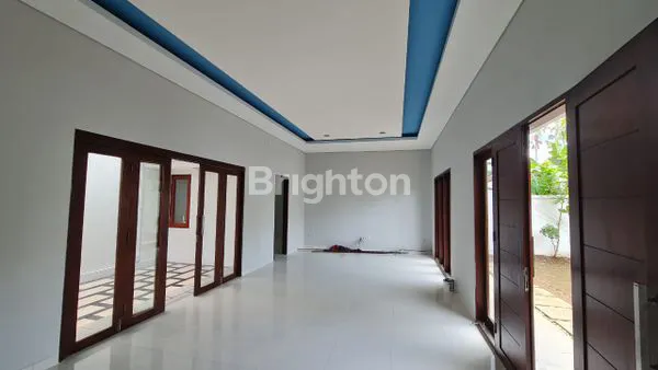 image RUMAH VILLA MODERN DAN SIAP HUNI DI KOMPLEK ELITE SUNSET ROAD (3)