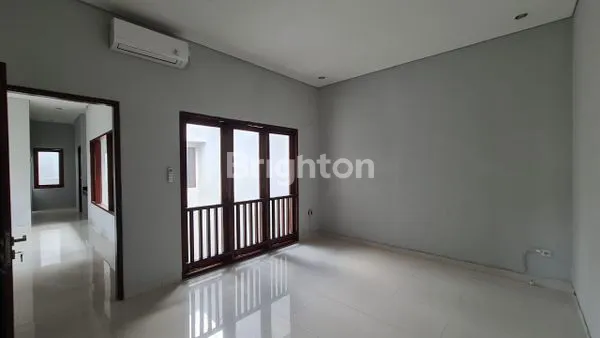 image RUMAH VILLA MODERN DAN SIAP HUNI DI KOMPLEK ELITE SUNSET ROAD (6)