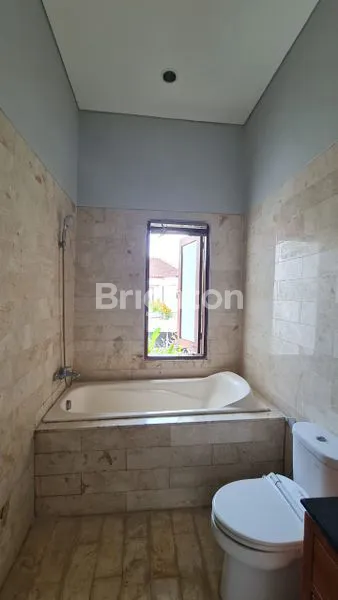 image RUMAH VILLA MODERN DAN SIAP HUNI DI KOMPLEK ELITE SUNSET ROAD (8)