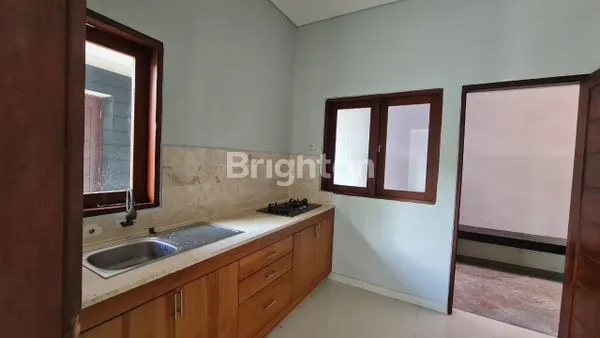 image RUMAH VILLA MODERN DAN SIAP HUNI DI KOMPLEK ELITE SUNSET ROAD (4)