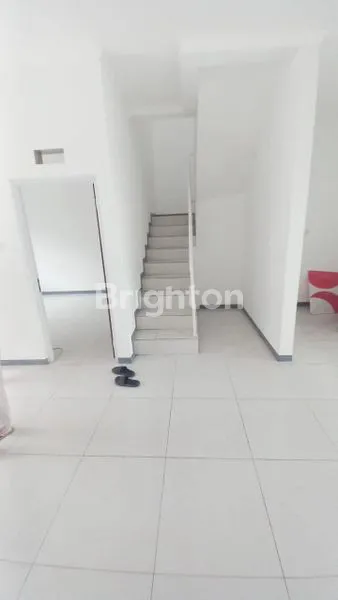 image 1 UNIT RUMAH BARU DI DAERAH SARIWANGI, SIAP HUNI YANG LOKASINYA DI DALAM KOMPLEK DENGAN AKSES KELUAR MASUK 1 PINTU DAN KEAMANAN 24 JAM, BANDUNG UTARA (4)