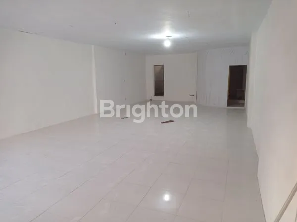 image DISEWAKAN RUKO STRATEGIS DI DEKAT ALUN ALUN JEMBER - COCOK UNTUK KANTOR, SHOWROOM DAN OUTLET (6)