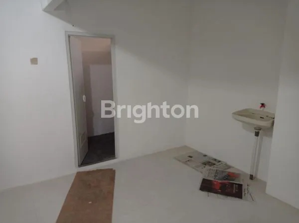 image DISEWAKAN RUKO STRATEGIS DI DEKAT ALUN ALUN JEMBER - COCOK UNTUK KANTOR, SHOWROOM DAN OUTLET (3)