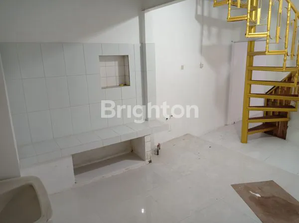 image DISEWAKAN RUKO STRATEGIS DI DEKAT ALUN ALUN JEMBER - COCOK UNTUK KANTOR, SHOWROOM DAN OUTLET (2)