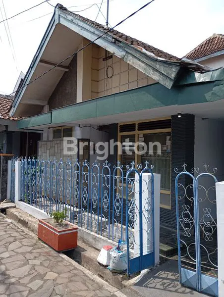 image DIJUAL RUMAH 2 LANTAI DAERAH JALAN AHMAD YANI, JEMBER (1)