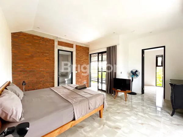 image 3 BR INDUSTRIAL VILLA WITH UNOBSTRUCTED RICEFIELD VIEW IN UBUD (2)