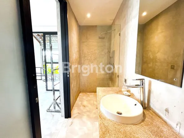 image 3 BR INDUSTRIAL VILLA WITH UNOBSTRUCTED RICEFIELD VIEW IN UBUD (8)