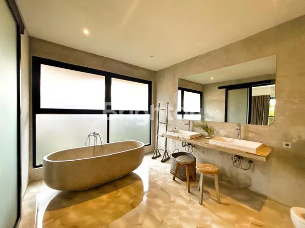 image MODERN INDUSTRIAL VILLA IN THE MIDDLE OF RICEFIELD VIEW  OF UBUD PREMIUM AREA (5)