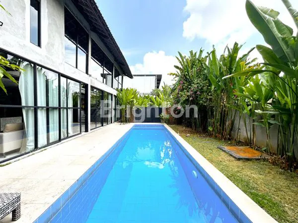 image MODERN INDUSTRIAL VILLA IN THE MIDDLE OF RICEFIELD VIEW  OF UBUD PREMIUM AREA (6)