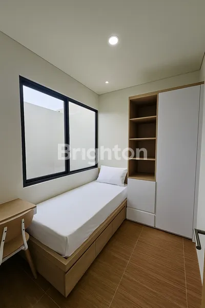 image JANGAN SAMPAI MENYESAL! RUMAH FULL FURNISHED BARU, 3KT + 3KM & CARPORT DI GADING SERPONG – RP 2,3 M NEGO! (6)