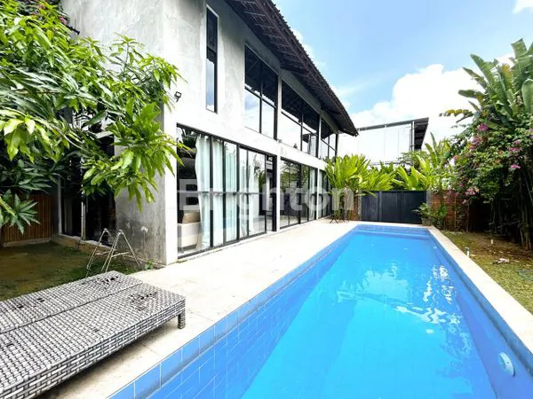 2 VILLA MEWAH BERSEBELAHAN DENGAN HAMPARAN SAWAH DI KEMENUH GIANYAR