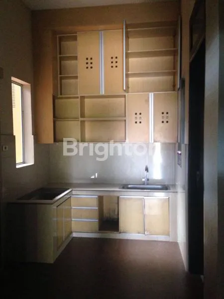 image RUMAH MEWAH 2 LANTAI DI PEKANBARU (8)