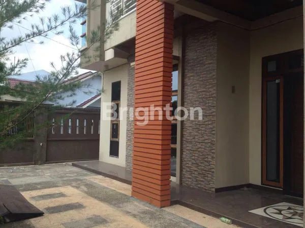 image RUMAH MEWAH 2 LANTAI DI PEKANBARU (1)