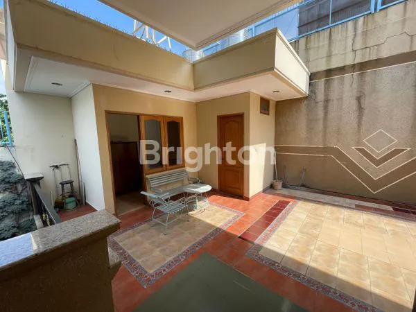 image RUMAH MEWAH 2 LANTAI FULL FURNISH DI MANYAR, SHM, CARPORT 4 MOBIL (4)