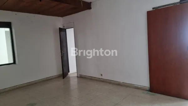 image RUMAH POJOK 2 LANTAI DI JL. BOGOR MALANG (8)