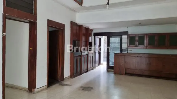 image RUMAH POJOK 2 LANTAI DI JL. BOGOR MALANG (4)