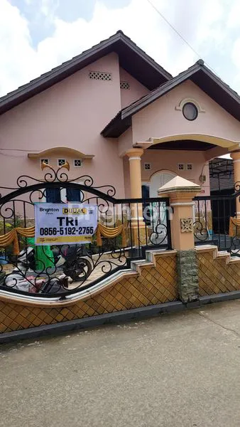 RUMAH  STRATEGIS  DI TENGAH KOTA - DEKAT SEGALA NYA