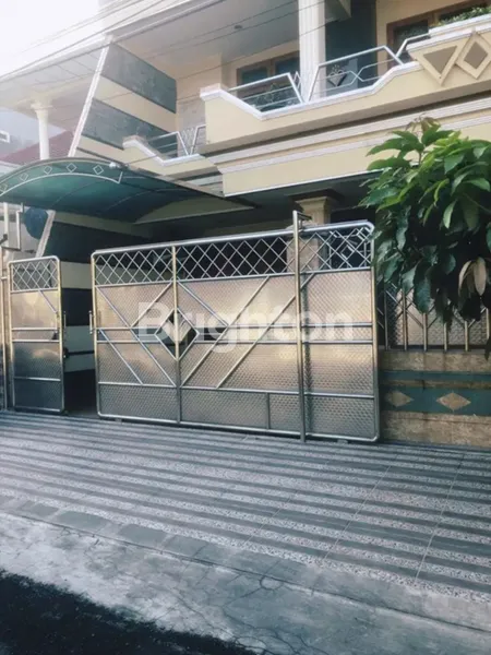 image RUMAH MEWAH DARMO BARU TIMUR (3)