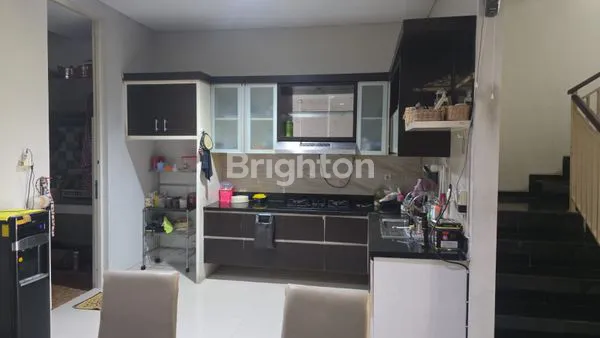 image RUMAH 3 LANTAI SIAP HUNI DEKAT G-WALK GRAHA FAMILY GRAHA NATURA GRAND PAKUWON MALL LONTAR BENOWO WIYUNG MENGANTI LENMARC BUKIT DARMO GOLF  (5)