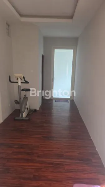 image RUMAH 3 LANTAI SIAP HUNI DEKAT G-WALK GRAHA FAMILY GRAHA NATURA GRAND PAKUWON MALL LONTAR BENOWO WIYUNG MENGANTI LENMARC BUKIT DARMO GOLF  (6)