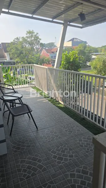 image RUMAH 3 LANTAI SIAP HUNI DEKAT G-WALK GRAHA FAMILY GRAHA NATURA GRAND PAKUWON MALL LONTAR BENOWO WIYUNG MENGANTI LENMARC BUKIT DARMO GOLF  (8)