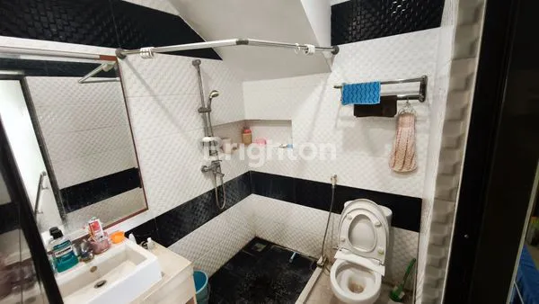 image RUMAH METRO PERMATA BANGUNAN MINIMALIS MODERN 3,5 LANTAI SEMI FURNISH SIAP DIHUNI (6)