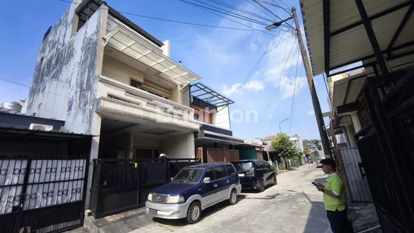 image RUMAH METRO PERMATA BANGUNAN MINIMALIS MODERN 3,5 LANTAI SEMI FURNISH SIAP DIHUNI (1)