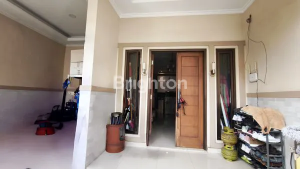 image RUMAH METRO PERMATA BANGUNAN MINIMALIS MODERN 3,5 LANTAI SEMI FURNISH SIAP DIHUNI (2)