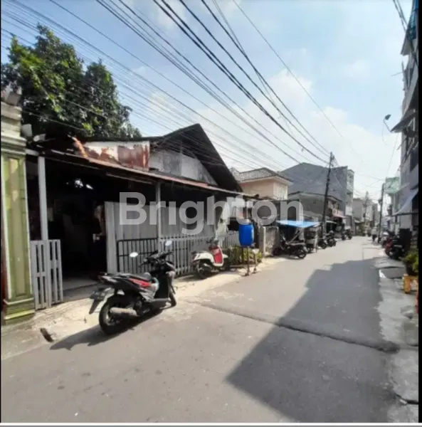 image RUMAH TUA JUAL HITUNG TANAH DEKAT PASAR FARMASI PRAMUKA, RSUD MATRAMAN STRATEGIS EKONOMIS SANGAT COCOK UTK USAHA RUMAH KOS (1)