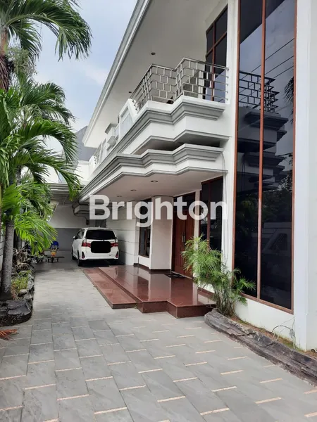 image RUMAH MEWAH 2 LANTAI HOOK DI DHARMAHUSADA INDAH - 7KT 4KM (3)